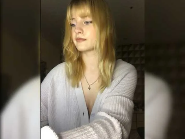 Live sex webcam photo for LittleKatie #273666676