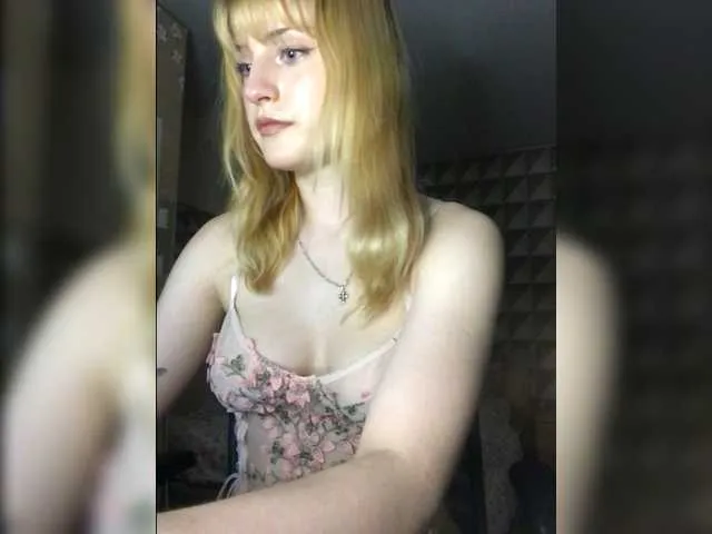 Live sex webcam photo for LittleKatie #273743041