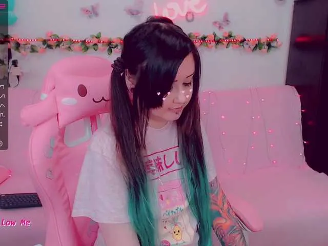 Live sex webcam photo for LittleKitsune #273014514