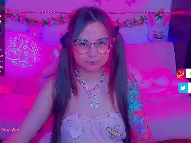 Live sex webcam photo for LittleKitsune #275722778