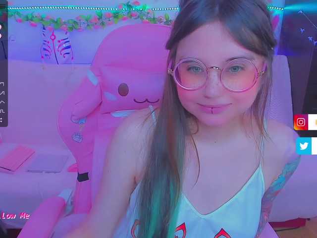 Live sex webcam photo for LittleKitsune #275810182