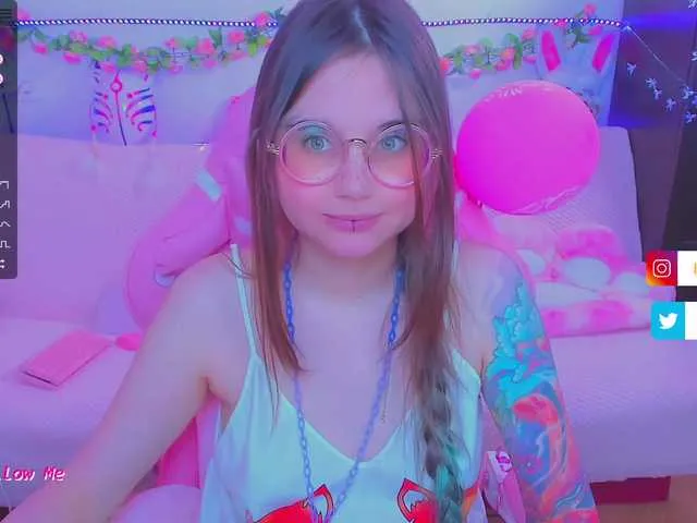 Live sex webcam photo for LittleKitsune #275943327