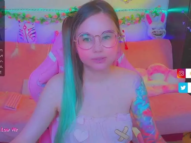 Live sex webcam photo for LittleKitsune #276074600