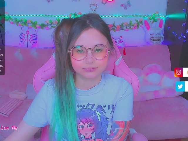 Live sex webcam photo for LittleKitsune #276102122