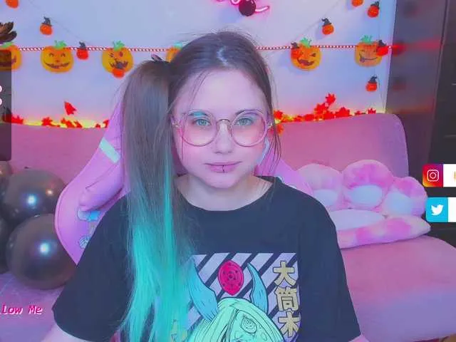 Live sex webcam photo for LittleKitsune #276580293