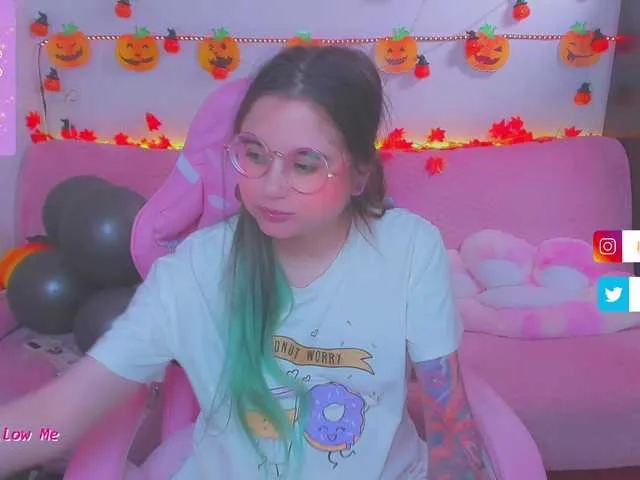 Live sex webcam photo for LittleKitsune #276747101