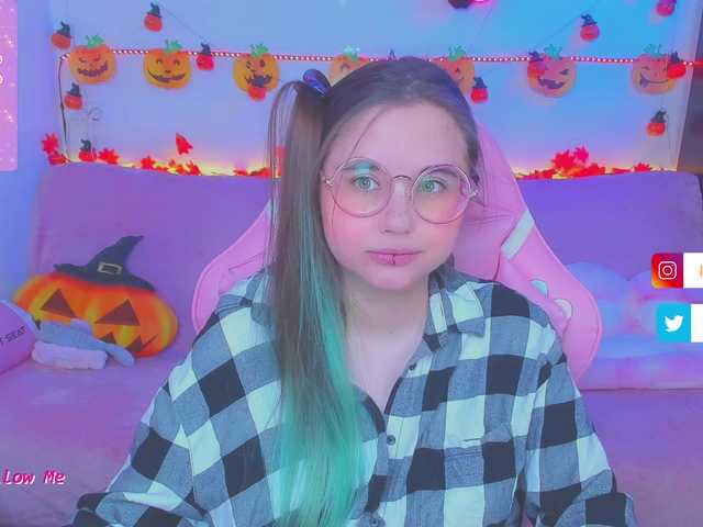 Live sex webcam photo for LittleKitsune #276804348