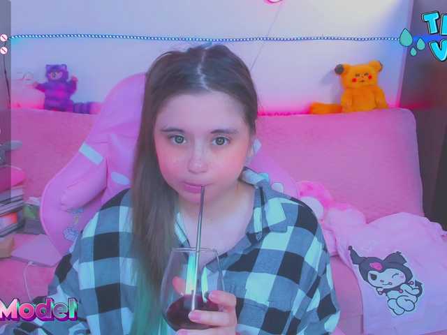 Live sex webcam photo for LittleKitsune #277953656