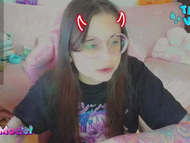 Live sex webcam photo for LittleKitsune #278201579