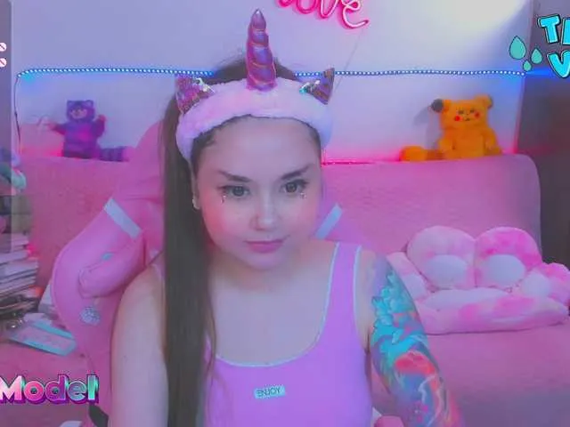 Live sex webcam photo for LittleKitsune #285115217