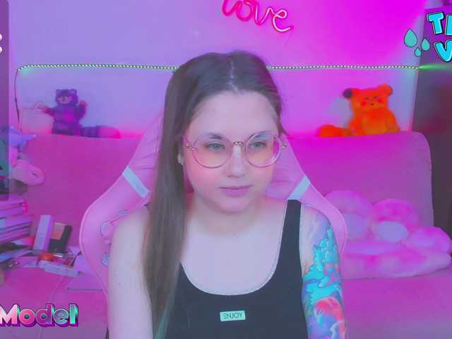 Live sex webcam photo for LittleKitsune #288824782