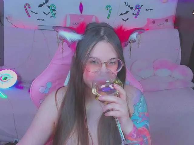 Live sex webcam photo for LittleKitsune #292601918
