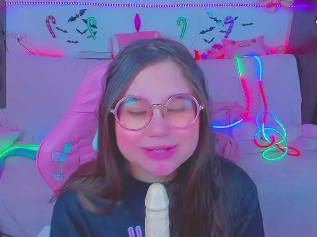 Live sex webcam photo for LittleKitsune #292783393