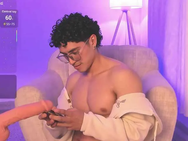 Live sex webcam photo for LittleMia #293024872