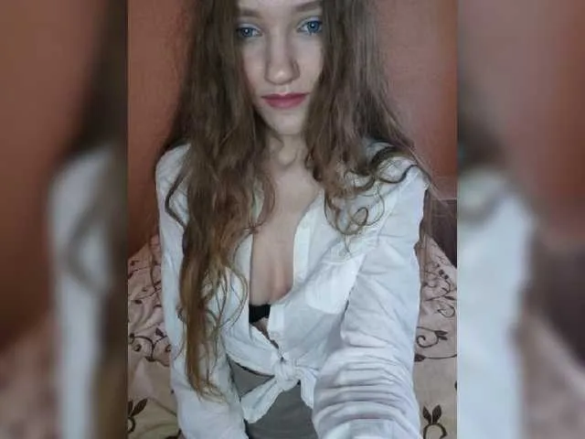 Live sex webcam photo for LittleMiracle #272895156