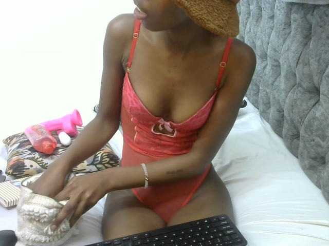 Live sex webcam photo for LittleMisscharming #291700098