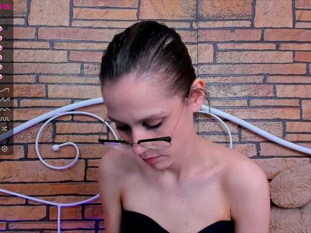 Live sex webcam photo for LittleMonstr #273553079