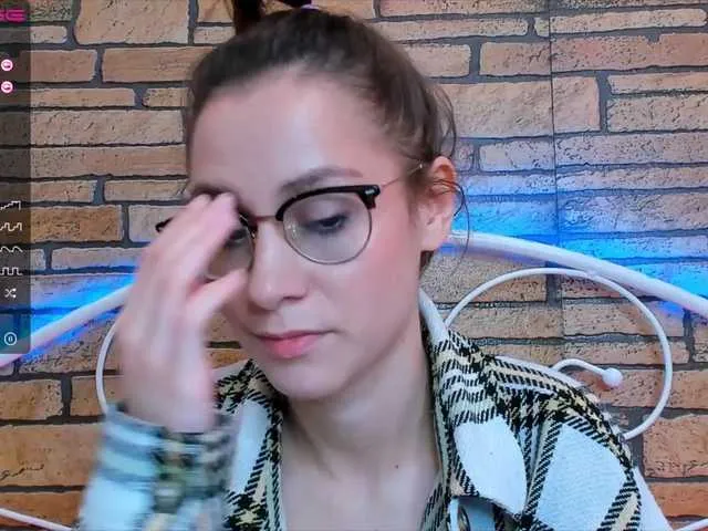 Live sex webcam photo for LittleMonstr #273582472