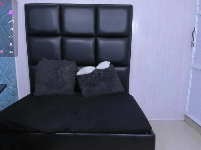 Live sex webcam photo for LittleParker #290467030