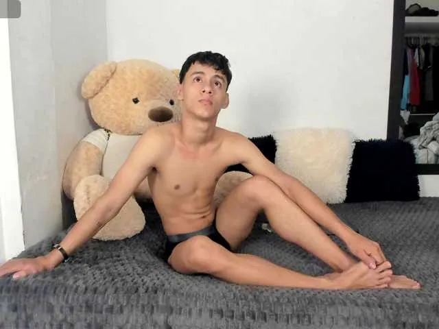 Live sex webcam photo for LittleParker #291865765