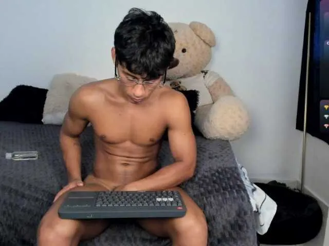 Live sex webcam photo for LittleParker #293670814