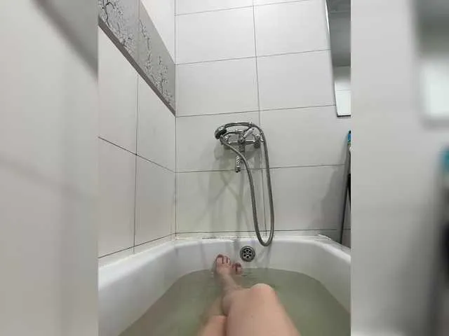 Live sex webcam photo for LittlePie #290175453