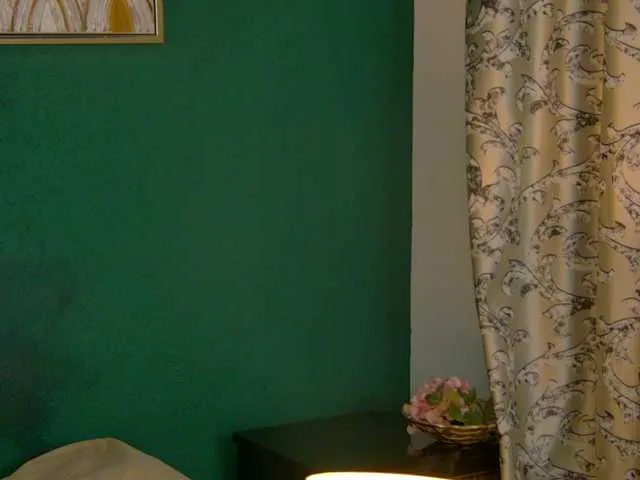 Live sex webcam photo for LittlePoem #291289596