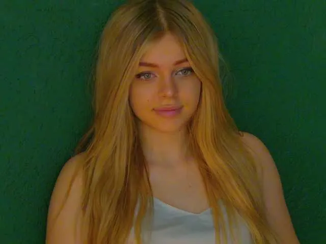 Live sex webcam photo for LittlePoem #291659661