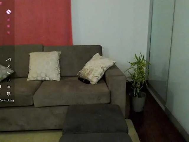 Live sex webcam photo for LittleSammy #291762509