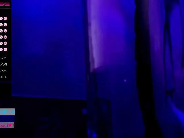 Live sex webcam photo for LittleToxic #273099371