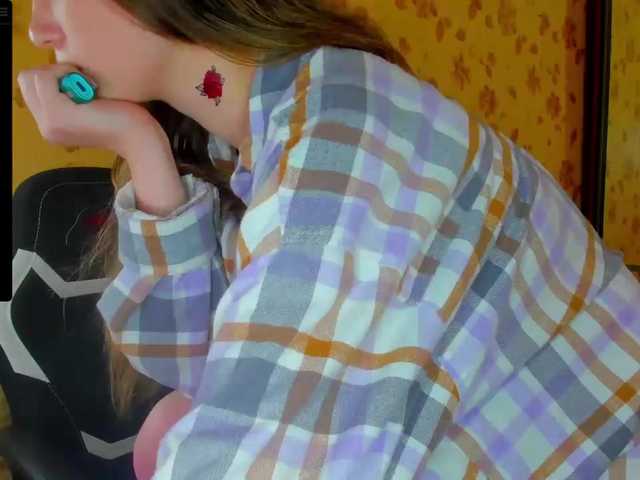 Live sex webcam photo for LittleeCherry #275599046