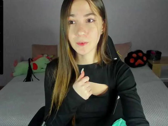 Live sex webcam photo for LittleeCherry #277375465