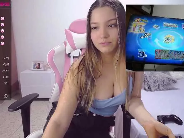 Live sex webcam photo for Littletaty1 #273197425