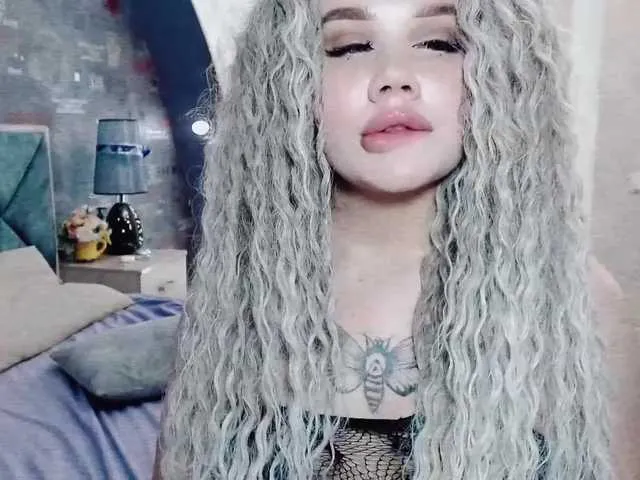 Live sex webcam photo for LiyaMensi #273340546