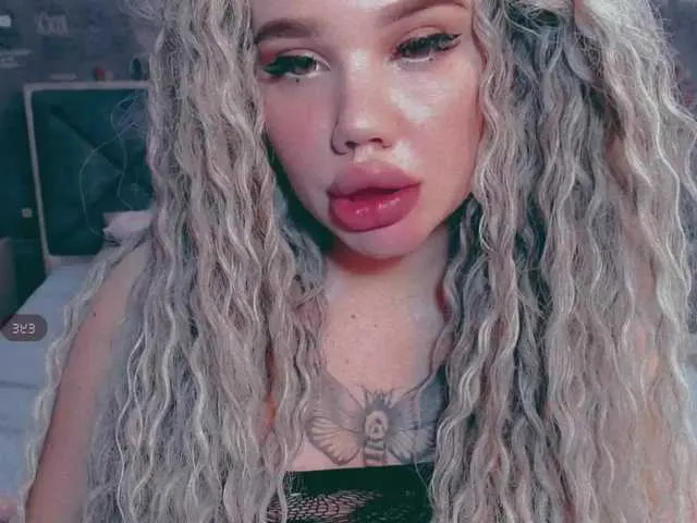 Live sex webcam photo for LiyaMensi #273487387