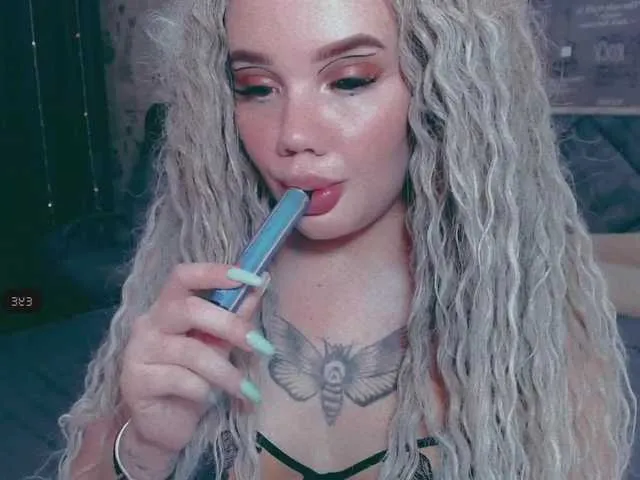Live sex webcam photo for LiyaMensi #273554374
