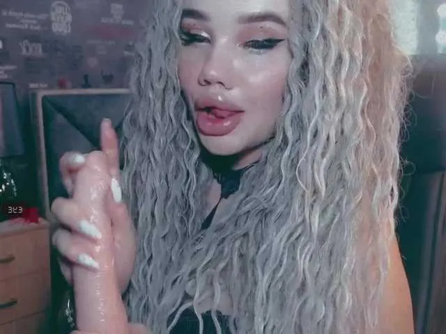 Live sex webcam photo for LiyaMensi #273702423