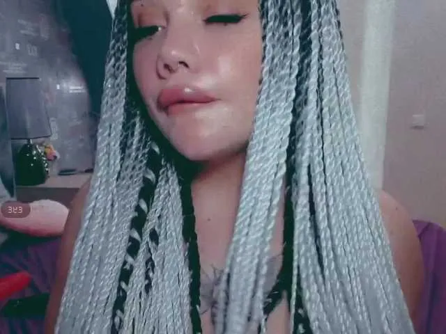 Live sex webcam photo for LiyaMensi #274057572