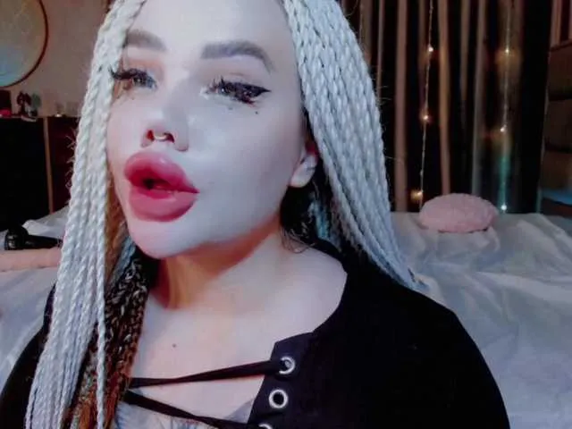 Live sex webcam photo for LiyaMensi #276448240