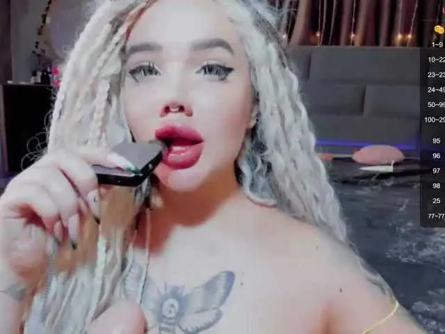Live sex webcam photo for LiyaMensi #276644619