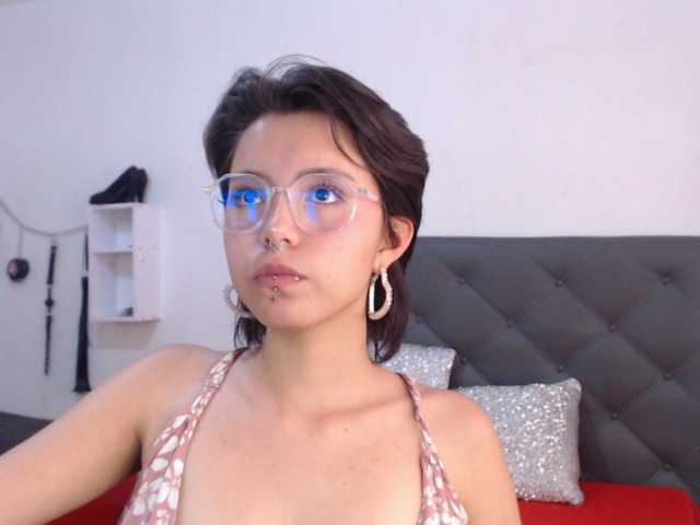 Live sex webcam photo for Liz-Freya #277530778