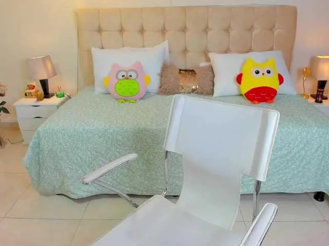 Live sex webcam photo for Liz-bohemia #273114399