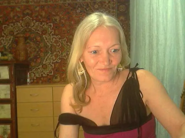 Live sex webcam photo for LizSage #272479978