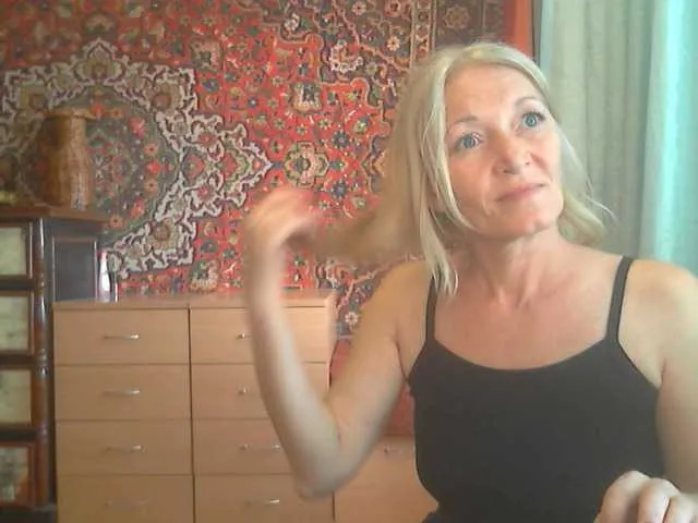 Live sex webcam photo for LizSage #272564165