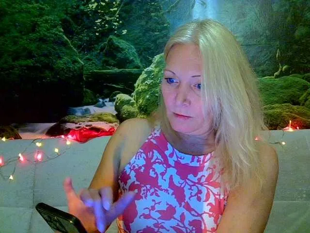 Live sex webcam photo for LizSage #290246173