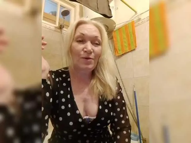 Live sex webcam photo for LizSage #290682866
