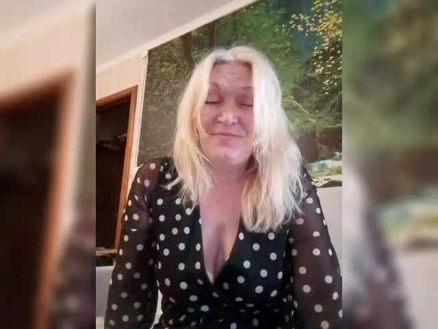 Live sex webcam photo for LizSage #290684446
