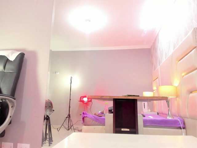 Live sex webcam photo for LizSmiith1 #275978718