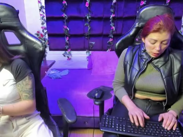 Live sex webcam photo for LizaAndCharlottt #290669436