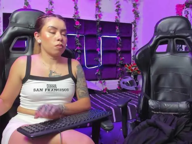 Live sex webcam photo for LizaAndCharlottt #291745136